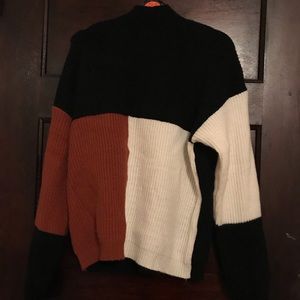Super cute cropped sweater in small